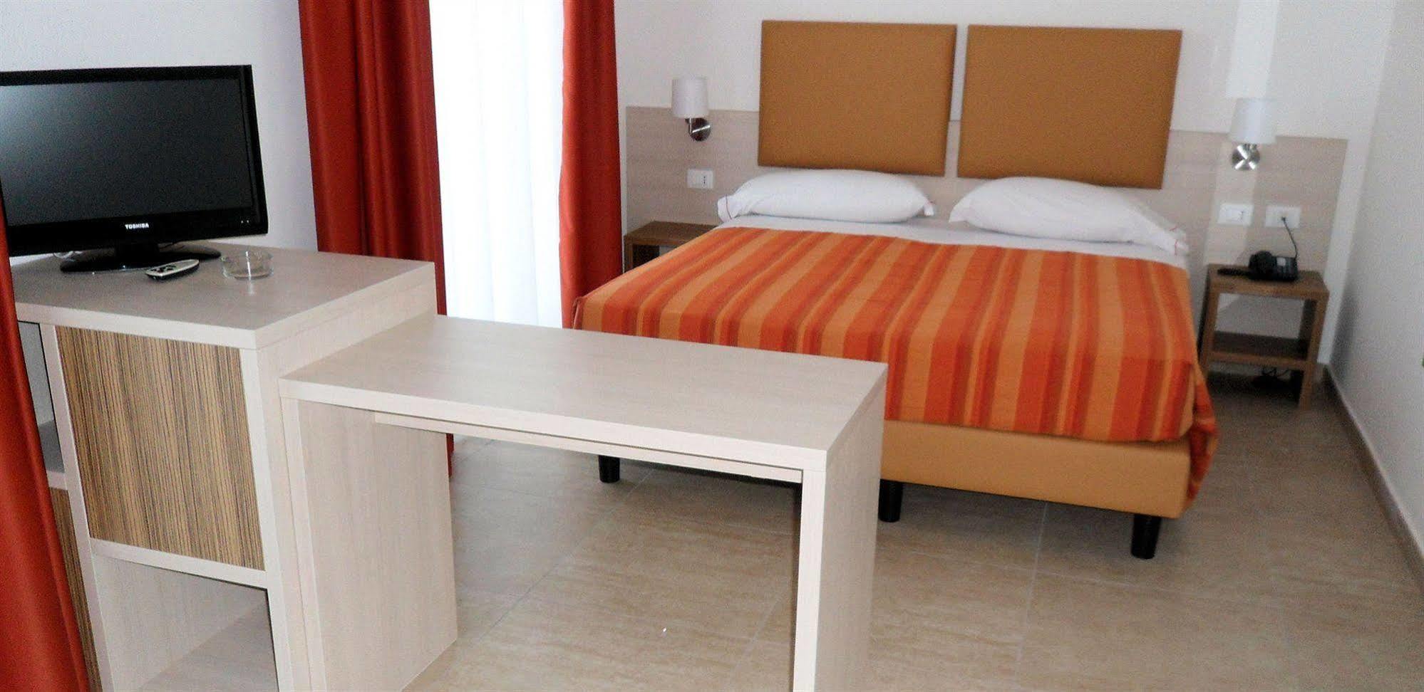 Club Village & Hotel Spiaggia Romea ليدو دي فولانو المظهر الخارجي الصورة