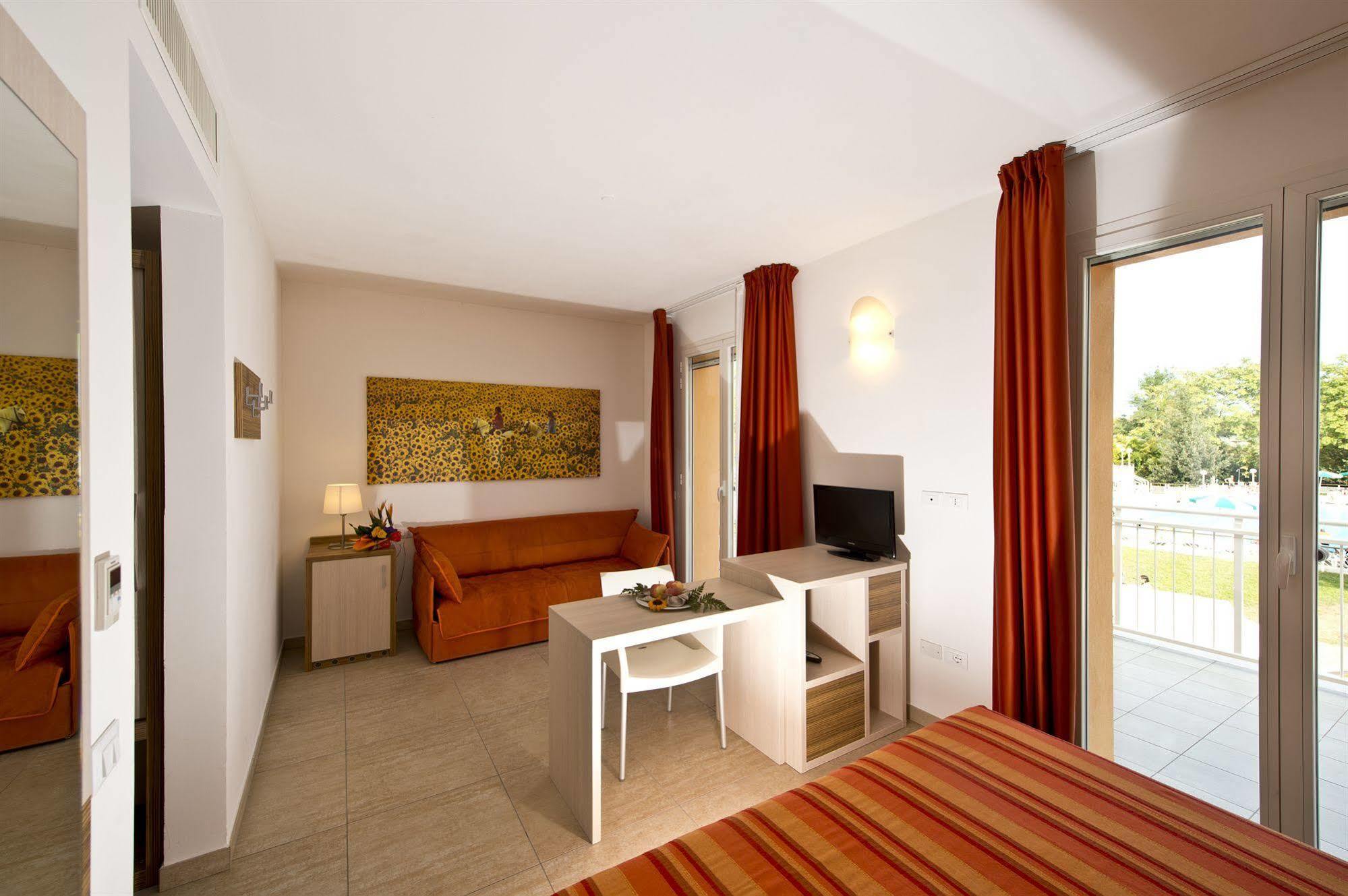 Club Village & Hotel Spiaggia Romea ليدو دي فولانو المظهر الخارجي الصورة