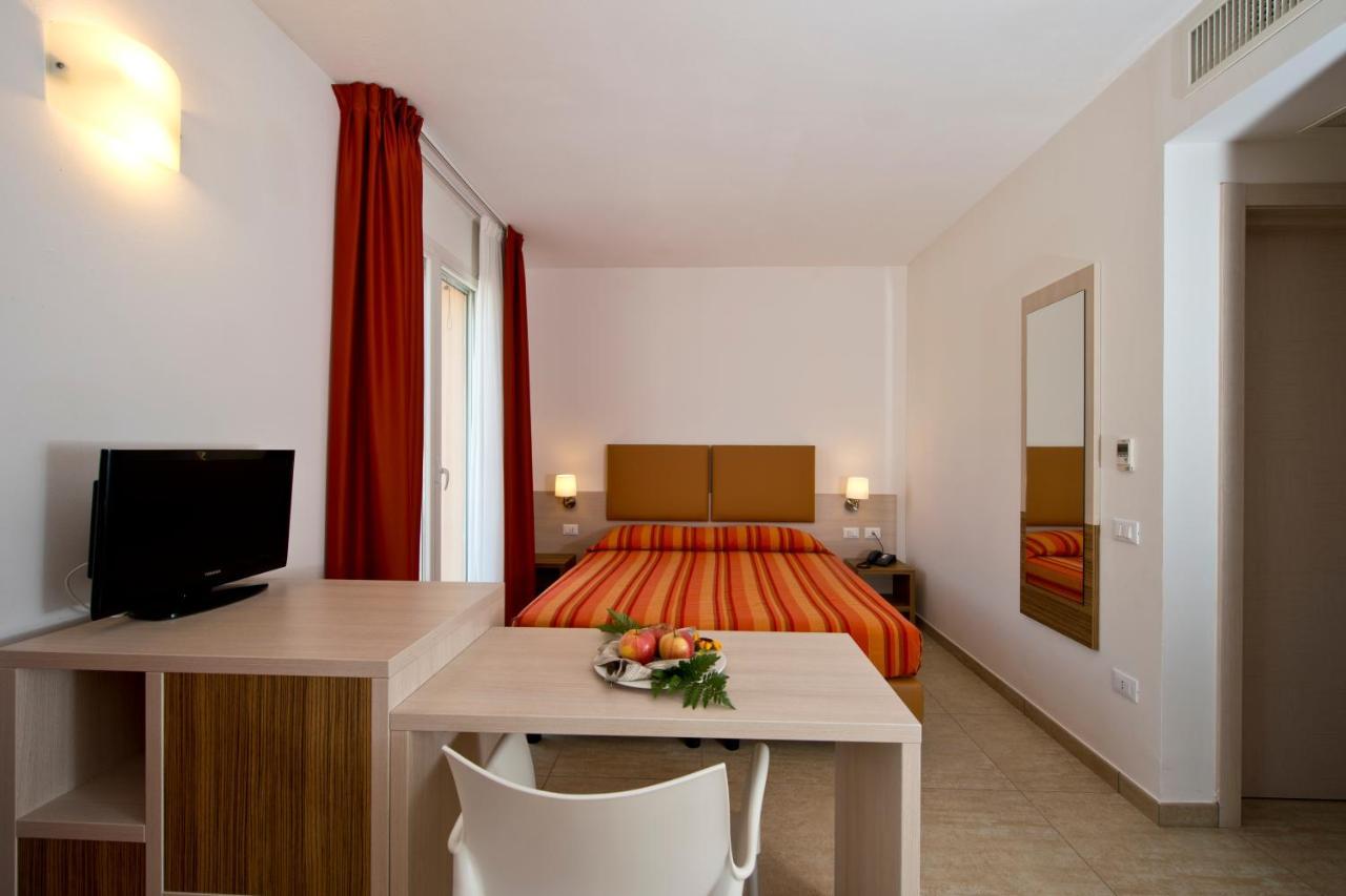 Club Village & Hotel Spiaggia Romea ليدو دي فولانو المظهر الخارجي الصورة